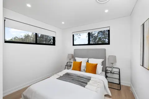 Bedroom with two windows – knockdown rebuild at 28 Aylesbury Crescent, Chipping Norton