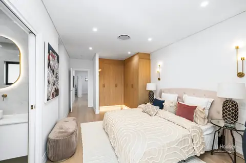 Main bedroom with built-in wardrobes – knockdown rebuild at 28 Aylesbury Crescent, Chipping Norton