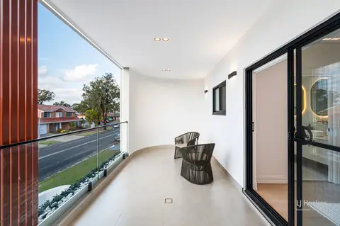Upstairs balcony with glass balustrade overlooking the street – knockdown rebuild at 28 Aylesbury Crescent, Chipping Norton