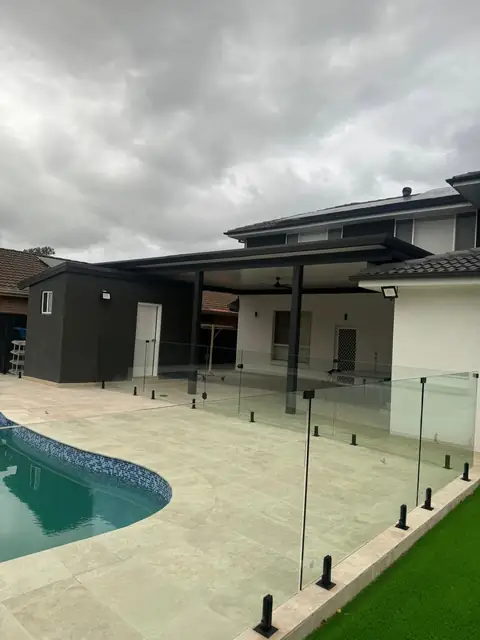 Covered outdoor area beside the pool with glass pool fencing – renovation at 21 Aylesbury Crescent, Chipping Norton